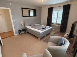 9 rums lägenhet med öppen spis och balkong i Ljungaverk