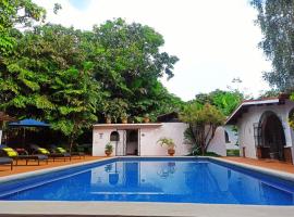 Hacienda Escondida 10min to Airport โรงแรมใกล้สนามบินนานาชาติฮวน ซานตามาเรียในอลาฮูเอลลา