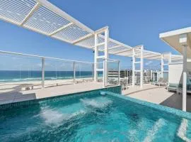 Kirra Beach Penthouse private rooftop and plunge pool