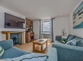 Tasteful, Seafront Family Flat - Pass the Keys