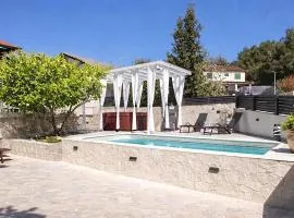 3 Bedroom Beach Front Home In Zdrelac
