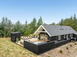 Three-Bedroom Holiday Home In Blavand