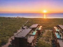Jungle Guardian - Rooftop Pool & Beach Club in Zona Hotelera Tulum