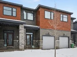 Modern Spacious 3BR Home with Free Parking and Wi-Fi