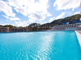 Wyndham Grand Plaza Royale Hot Springs Fenghuang, hotel in Fenghuang