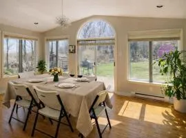 5BR Summer Home - Garden & Distant Ocean View