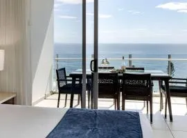 5-Star Beachfront Retreat with Theatre & Pool
