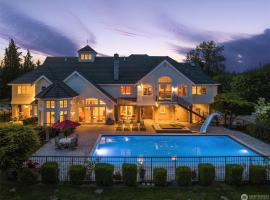 Private Luxury 6-Acres Estate Pool Court Goats, khách sạn ở Sammamish