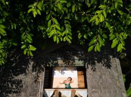 Roots Tree House، فندق في أُلُواتو