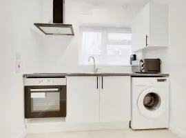 Studio flat next to train station