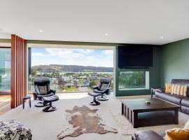 The Ultimate on Bow - Raglan Holiday Home, hotel v destinaci Raglan