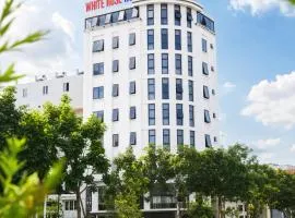 White Rose Hotel