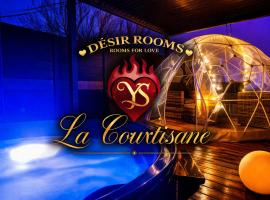 Love room avec Spa privatif "la Courtisane" - Sofa Tantra, terasse, bains de soleil - dôme transparent by DESIR ROOMS, hotel a Niederbronn-les-Bains