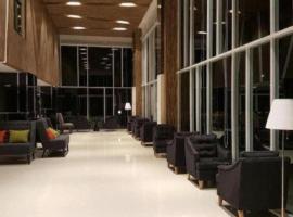 Chaisaeng Villa, hotel in Sing Buri