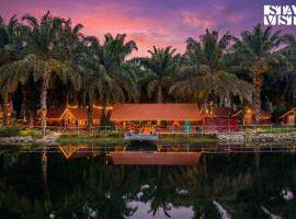 StayVista at Nomad's Nook with Lawn, River View, Hotel in Ponnampet