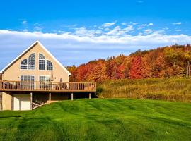 Serene Getaway on Private Land with Panoramic Views in Walton, New York, hotel i Walton