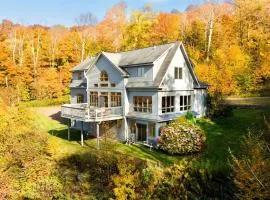 Serene Mountainside Retreat with Panoramic Views & Game Room in Bovina, New York
