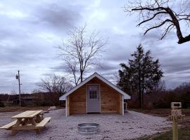 Cozy Rustic Cabin Retreat Perfect After a Day of Adventure in London, Kentucky, hotel v destinaci London