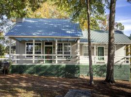 Romantic Luxury Cabin with Jacuzzi Whirlpool & Pond View Near Zwolle, Louisiana, hotel a Zwolle