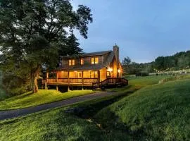Cozy Dog-Friendly Retreat with Deck, Fire Pit & Starry Nights in Bloomville, New York