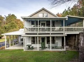 Spacious Triplex Cabin with Lake View & Fishing Pier, Shared Outdoor Deck, Near Zwolle, LA