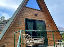 Panoramic Mountain A-Frame Cabin Retreat with Fireplace in Limassol, Cyprus、Arakapasのホテル