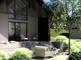 Boutique Luxury Nature Retreat Lodges with Private Forest Spa & Gin Experience near Fokovci, Mura, Slovenia, hotel a Fokovci