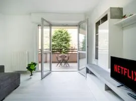 Como and Swiss 5 min - Lake at 10 min - Wifi and Parking