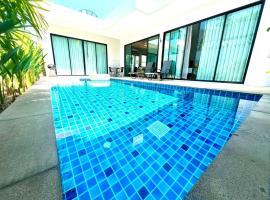 Katerina pool villa phuket Luxury3, hotel in Ban Klang