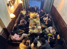 SONDERIA Lazybones Hostel、成都市のホテル