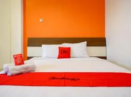 RedDoorz Plus near Ciputra Mall Simpang Lima 2