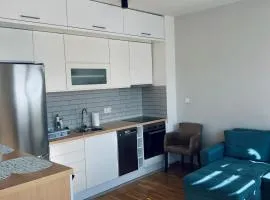 Top Floor UKC - Private Parking