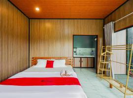 RedDoorz at ADDA Cabin Pengalengan, hótel í Palayangan