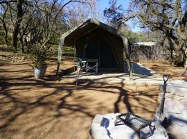 Lippizaner Glamping Tent Lake View, khách sạn ở Ystervarkfontein