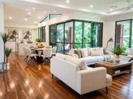 Dual-Level Rainforest Retreat 6BR & 6 Bath