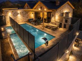 Villa Gulenden Ozel Havuzlu Korunakli Mustakil Villa, hotel v destinaci Kaş