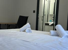Comfortable 2BR Apartment Near City Center with En-Suite โรงแรมในอันตัลยา