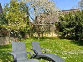 Haus mit Garten und Privater Garage, Hotel in Köln