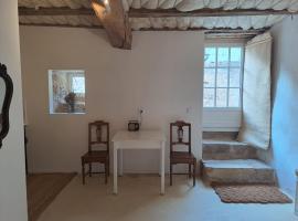 Rougemont에 위치한 호텔 Studio de charme dans un village Bourguignon