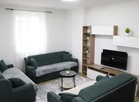 Amara's Home - Cozy 2BR Near Prishtina