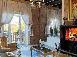 Cozy Design Loft Old Town Balcony Walk to Beach