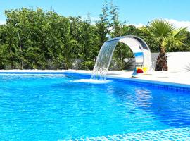 Holiday Luxury Resort Sundance, хотел в Трогир
