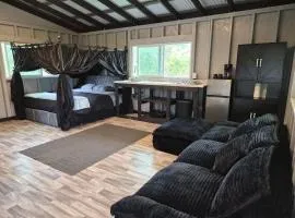 Private off grid jungle cabin with AC and WiFi