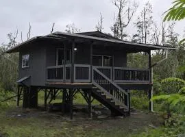 Private jungle retreat with AC and WiFi near Volcano