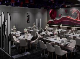 Aarambh By The Sky Imperial Sanand, hotel v mestu Sānand