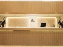 Hotel Nivaara By VYDA – hotel w mieście Tirupati