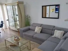 Bel appartement F3 avec piscine et salle de sport à kalia, zone de captage