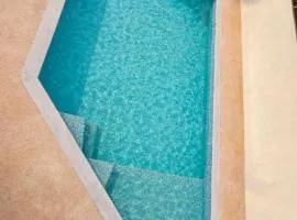 Le Refuge, Residence Ibrahima