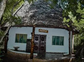 one bedroom cottage 10min walk to the beach