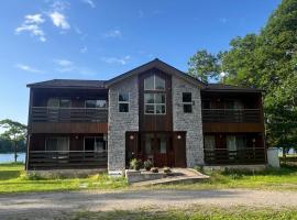 Chalet Nojiri Lakeside 1F Chalet Suite Room Pet Family Friendly, hotel a Shinano
